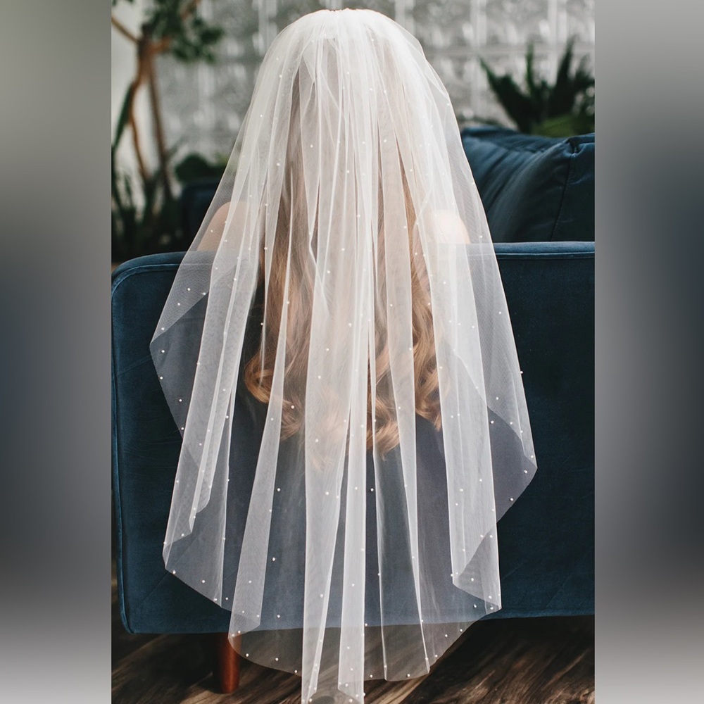 Elegant White Bridal Cascade Wedding Veil with Small Pearls & Comb EUC
